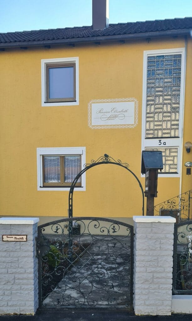 Pension-Elisabeth-Gilching-Aussenansicht-2